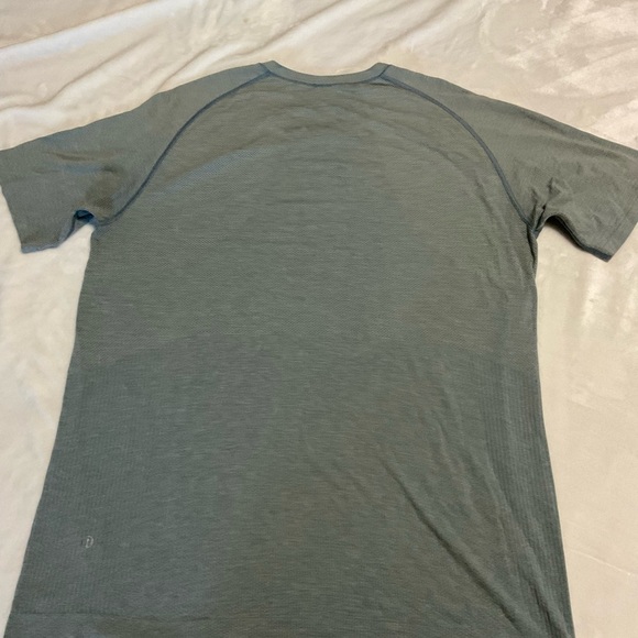 Men's Lululemon Metal Vent Tech Short Sleeve Gray Shirt - Picture 6 of 11